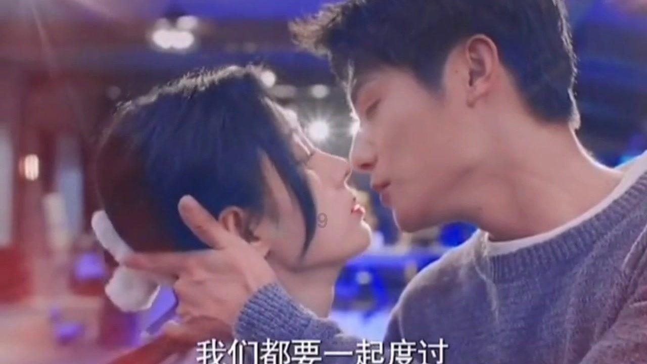 扫地机无法回家发消息告状，妹子查看后：坏咪咪，走开！