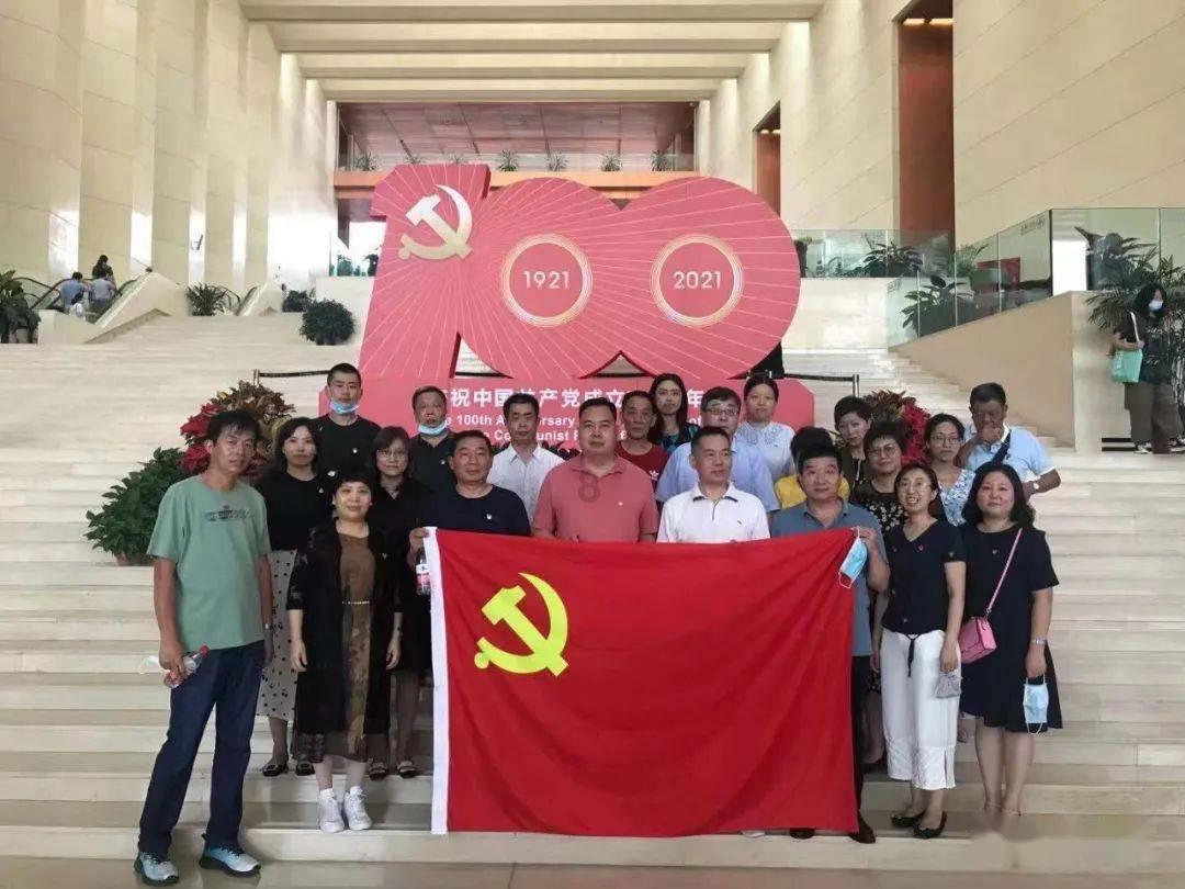 得知女儿过年回家父母提前一个月收拾