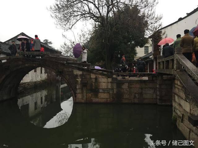 裙上繁花